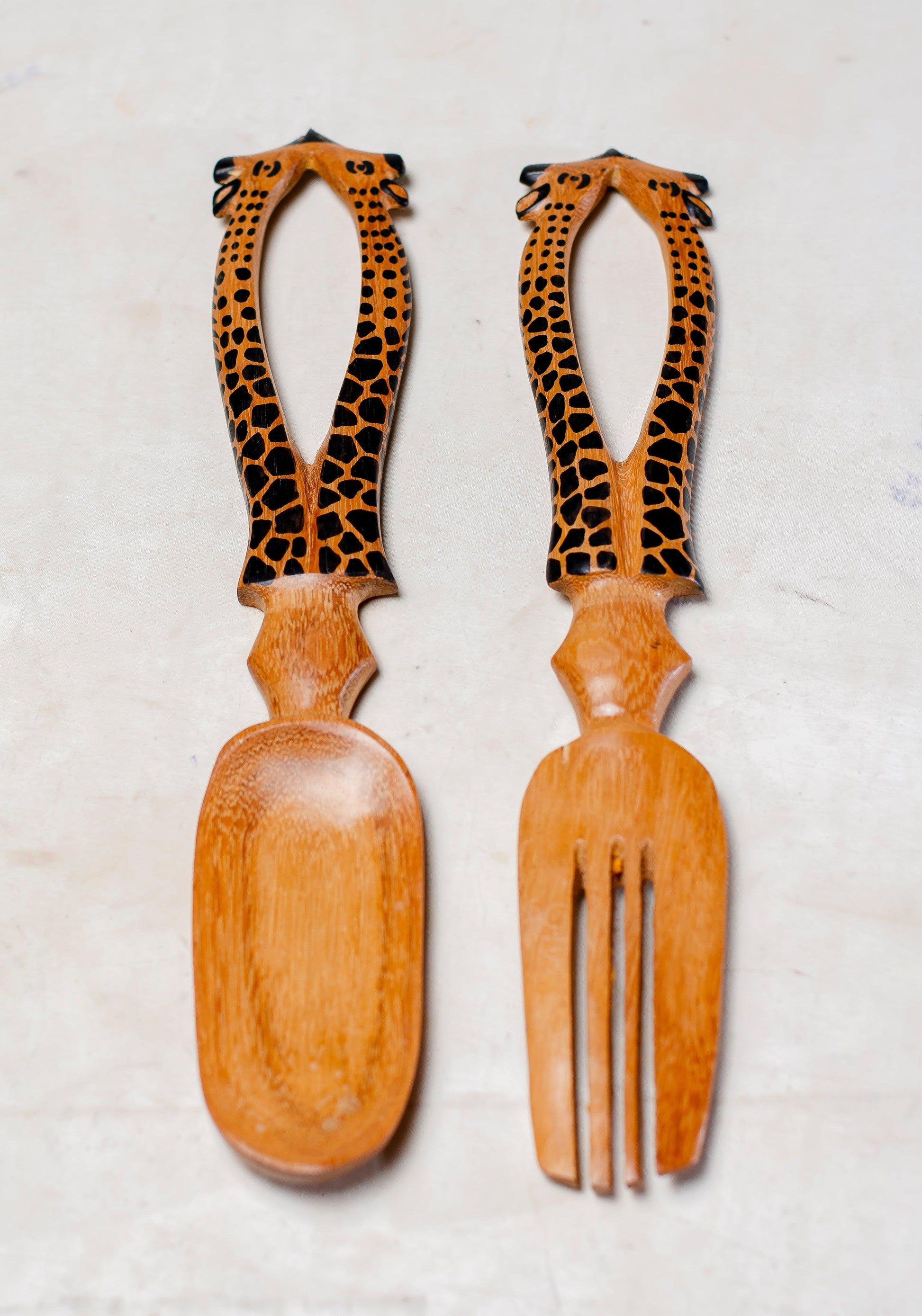 wooden giraffe kissing salad spoon and fork