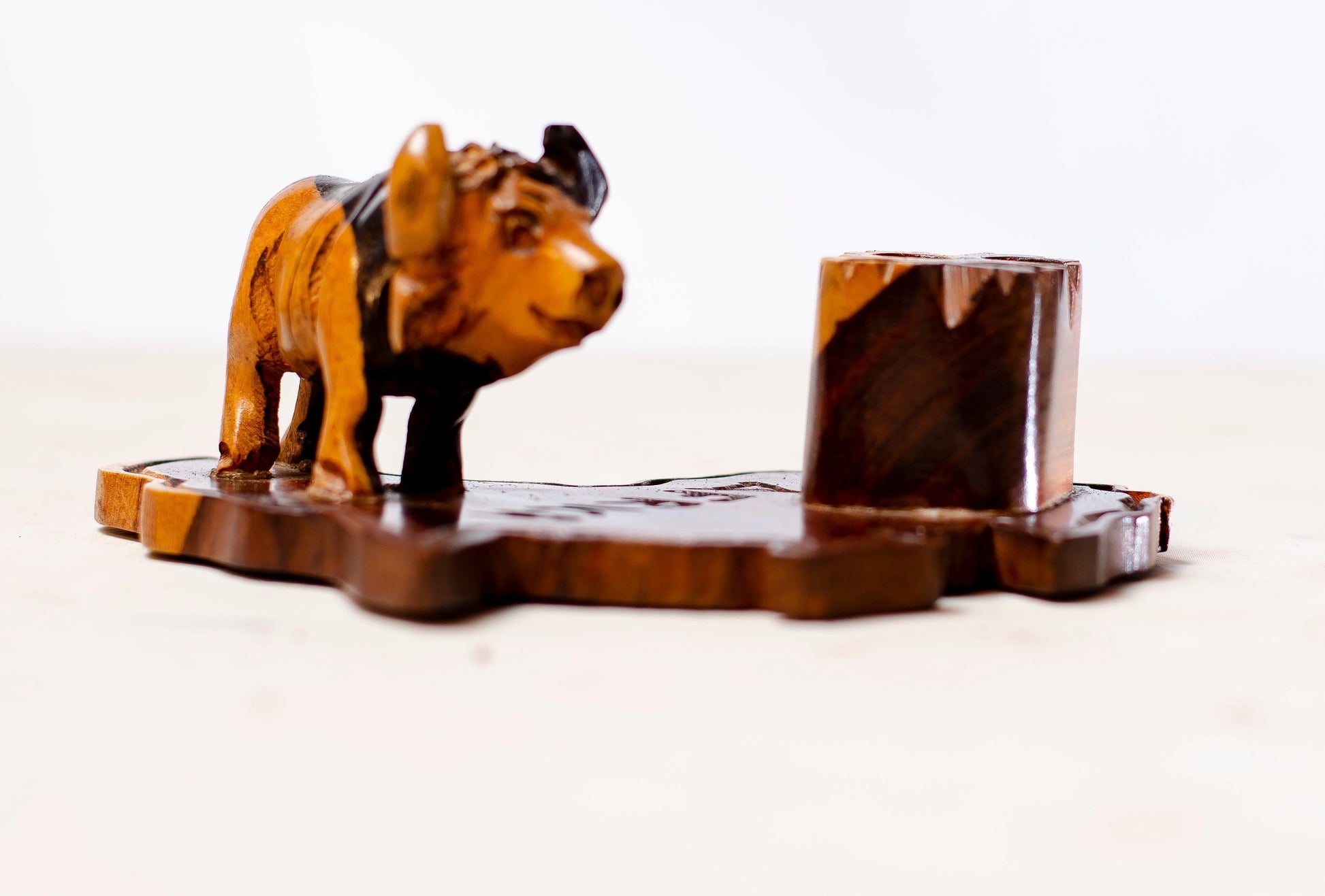 wooden teak pen stand with lion